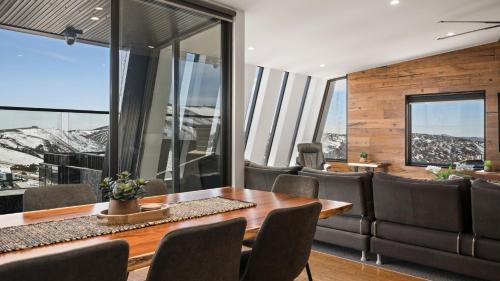 Hotham Heights Ski Chalet | Burramungee - 4 Bedroom Chalet