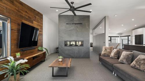Hotham Heights Ski Chalet | Burramungee - 5 Bedroom Chalet