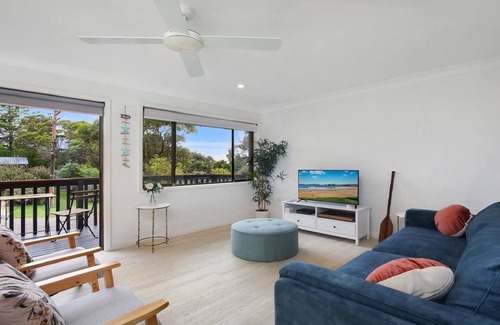 Macmasters Beach House | BUSH BEACH HIDEAWAY | Pet Friendly , WIFI | Accom Holidays