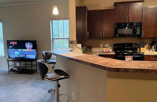 Executive Park Apartment | Business/Pleasure nComfy & Quiet with all the comfort of home. Instant Booking
