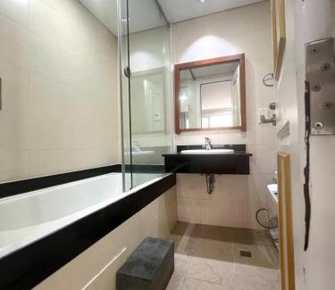 Ben Nghe Apartment | Bustling stay in the center of JapanTown/7eleven/pub