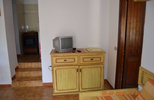 Maladroscia House | But Two-room apartment on the beach 20 meters from the sea IUN P5027.