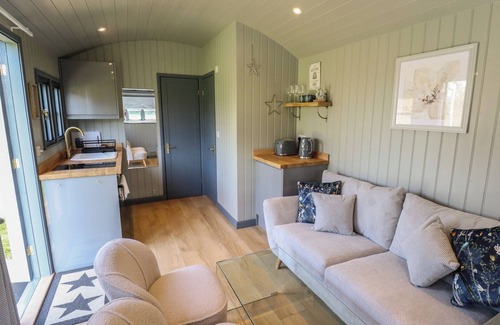 Ashby cum Fenby Cottage | BUTTERCUP, pet friendly, country holiday cottage in Waltham