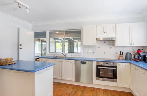 Culburra Beach House | Buwadi - Pet Friendly - 3 Mins Walk to Beach