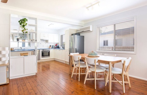 Culburra Beach House | Buwadi - Pet Friendly - 3 Mins Walk to Beach