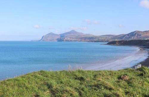 Nefyn House | Bwthyn Gwenyn Yr Haf Summer Bee Barns