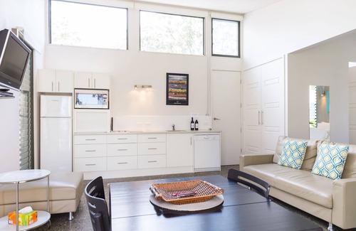 Sanctuary Point Apartment | By the Beach B&B and Apartments