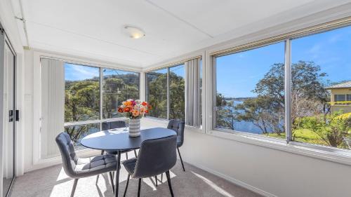 Horsfield Bay House | By The Waterside Horsefield Bay