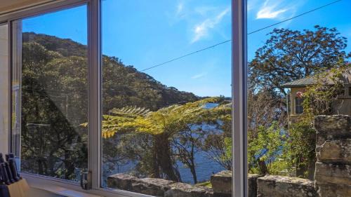 Horsfield Bay House | By The Waterside Horsefield Bay