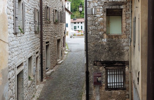 Polcenigo Apartment | Cà BIANCA Residence - REFOSCO Apartment - Historical Center POLCENIGO