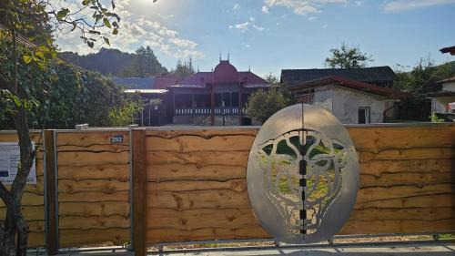 Visinesti House | CĂSUȚA BUNICII CU PRISPĂ