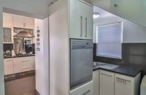 Onrus House | C-Onrus, Pool, Seaview, 5Bed, 5Bath, Bar, BBQ