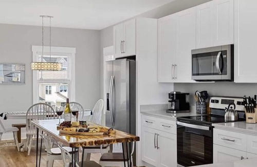 Surf City House | C-Shore Retreat - Great Views, Steps to the sand!