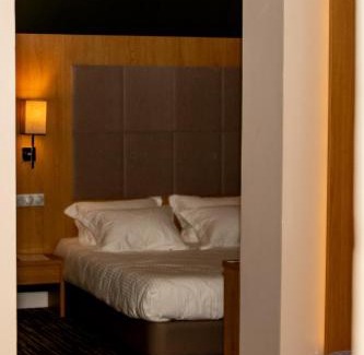 Laghouat Hotel | C un petit hotel avec 16 chambre et 3 suite et un restaurant et une cafétéria