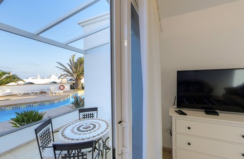 Charco del Palo House | C2, en pequeño complejo con piscina climatizada comunitaria a 100m del mar