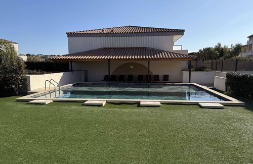 La Faviere Apartment | C21LocationVacances, magnifique T3, refait à neuf, climatisé avec piscine .