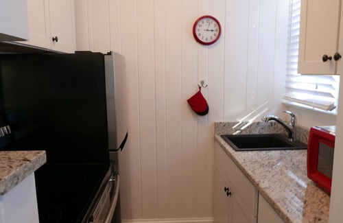 Downtown Historic District Apartment | C5, Flagler location in downtown, close to beaches, private patio, free parking!