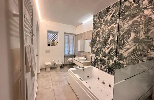 Milan Apartment | CA FOSCARI HARMONY Jacuzzi Apartment