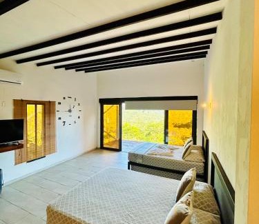 Sopetran House | Cabaña Cedro Amarillo - moderna con jacuzzi en Sopetran, cerca de Medellín