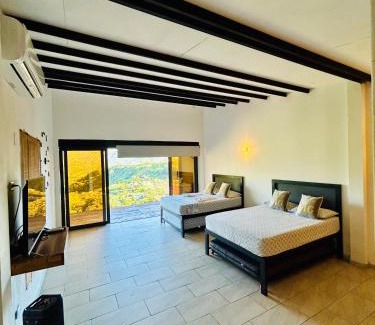 Sopetran House | Cabaña Cedro Amarillo - moderna con jacuzzi en Sopetran, cerca de Medellín