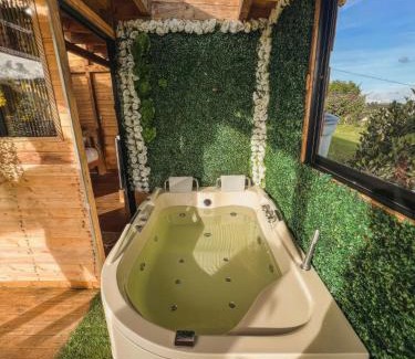 Guarne House | Cabaña con Jacuzzi/Zona BBQ y Malla catamarán en Guarne