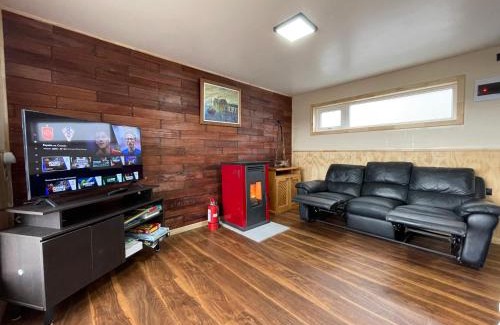 Castro House | Cabaña de Lujo en Llau Llao, con agua purificada, confort y bienestar con especial cuidado ambiental, hermosa vista, estratégicamente ubicada entre Castro y Dalcahue