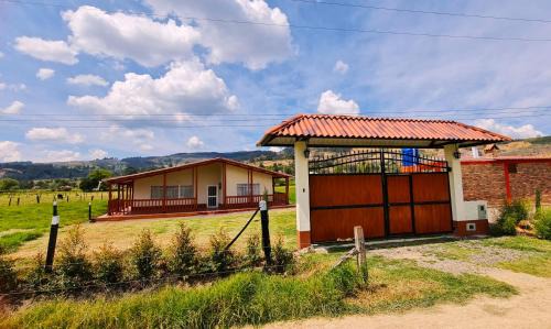 Firavitoba House | CABAÑA PRADO VERDE