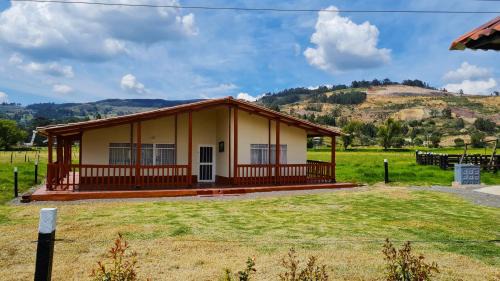 Firavitoba House | CABAÑA PRADO VERDE