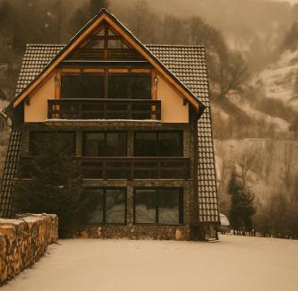 Rucar Villa | Cabana Riverdale