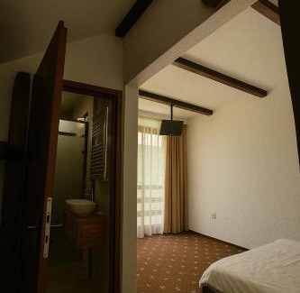 Rucar Villa | Cabana Riverdale