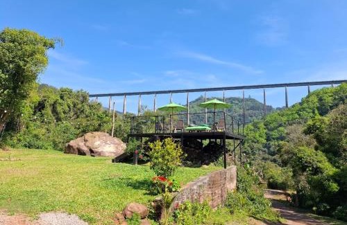 Vespasiano Correa House | Cabanas V13, segundo maior viaduto do mundo! Sem ar