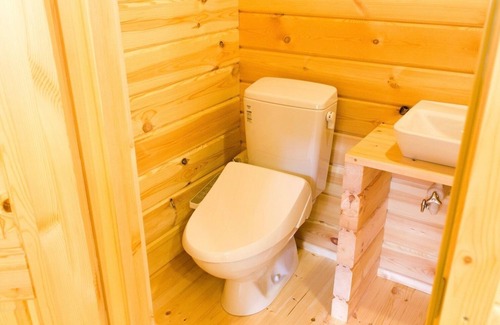 Kita Karuizawa RV Rental | Cabanon utile Living in a small cabin in the fo/Agatsuma County Gunma