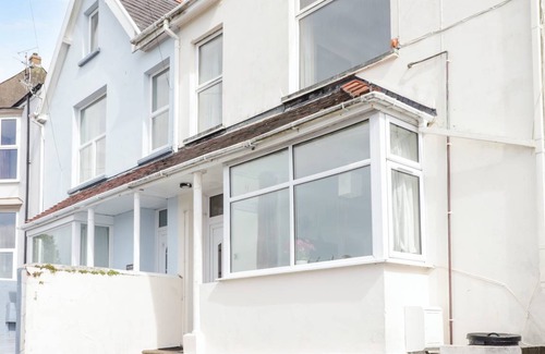 Tenby Cottage | Cabin ∙ 1 bedroom ∙ 2 guests