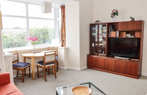 Tenby Cottage | Cabin ∙ 1 bedroom ∙ 2 guests