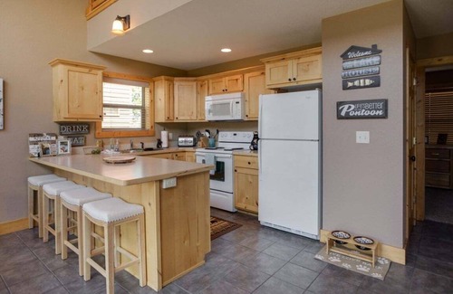 Walker Cabin | Cabin 101 - Pet Friendly/Closed Loft/Modern, Clean, and Comfortable