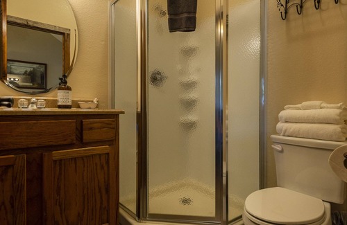 Waco Cabin | Cabin 2 Rental 15 minutes from Magnolia and Baylor