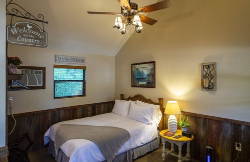 Waco Cabin | Cabin 2 Rental 15 minutes from Magnolia and Baylor