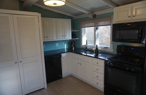 Bonnet Shores House | Cabin by the Sea - Newly Renovated Log Cabin Near the Beach - Private Location