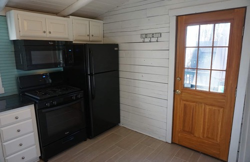 Bonnet Shores House | Cabin by the Sea - Newly Renovated Log Cabin Near the Beach - Private Location