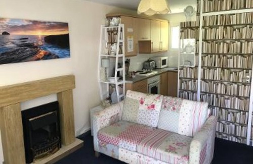 St Teath Cabin | Cabin-Comfort-Shared Bathroom-Garden View-Villa 7