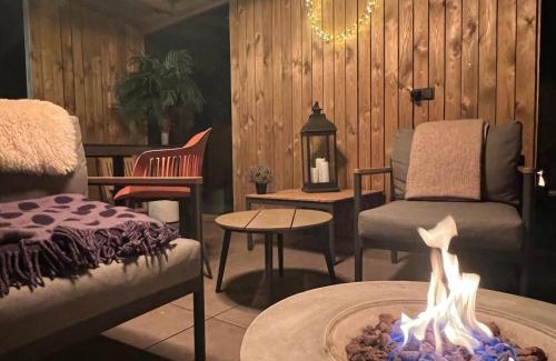 Rangarþing eystra House | Cabin Eyja Mörk w Hot tub & Aurora Igloo