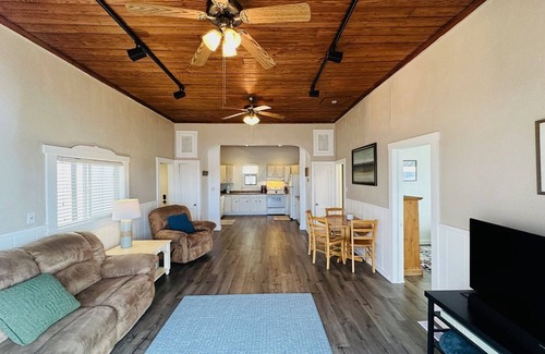 Osage Beach Cabin | Cabin No. 5 @ The Old Swiss Village - Lake View!