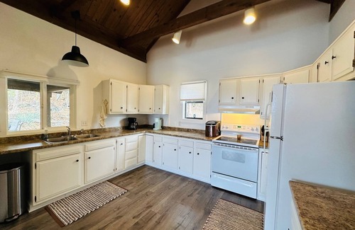 Osage Beach Cabin | Cabin No. 5 @ The Old Swiss Village - Lake View!