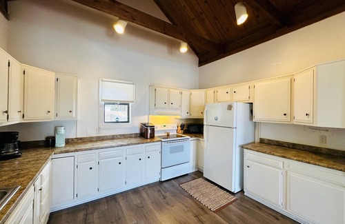 Osage Beach Cabin | Cabin No. 5 @ The Old Swiss Village - Lake View!