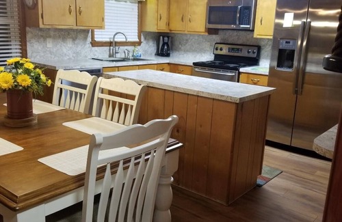 Russellville House | Cabin on Lake Moultrie in Bonneau Beach - private boat ramp & dock