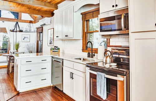 Fleetwood Cabin | Cabin Retreat With Mountain and Water Views! Foosball, Fire Pit, AC