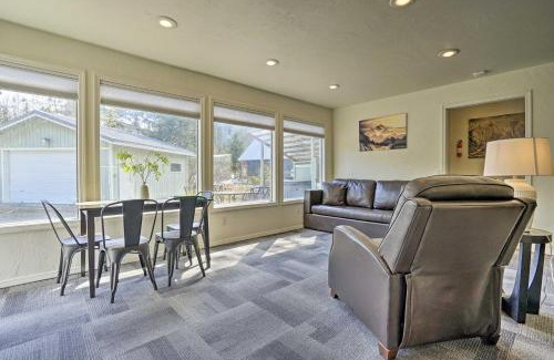 Alyeska House | Cabin with Hot Tub and Views 1 Mile to Alyeska Resort