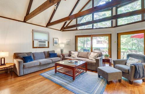 Albrightsville House | Cabin with Hot Tub about 8 Mi to Skiing in the Poconos!