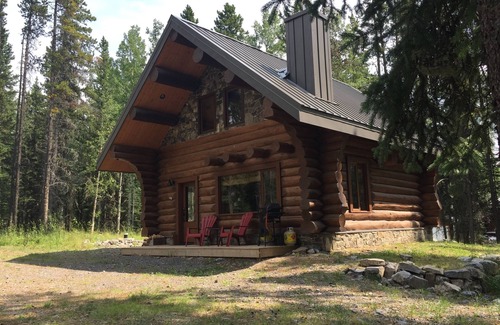 Nordegg Cabin | Cabin1 - A beautiful log cabin in the heart of the Canadian Rocky Mountains
