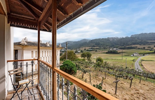 Mondonedo Apartment | Cabozo Room with Mountain Views and Private Balcony